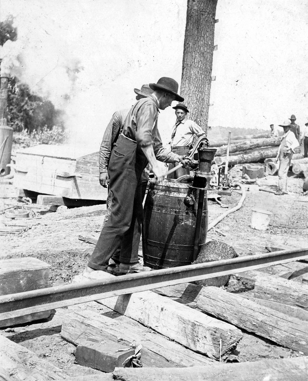 Illinois Central workers.jpg